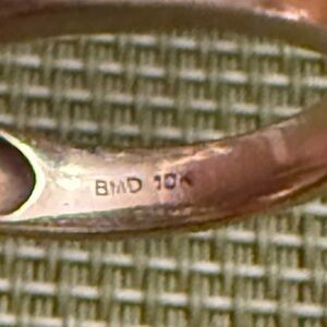 10k natural diamonds 
Size 6
Good condition 
$350